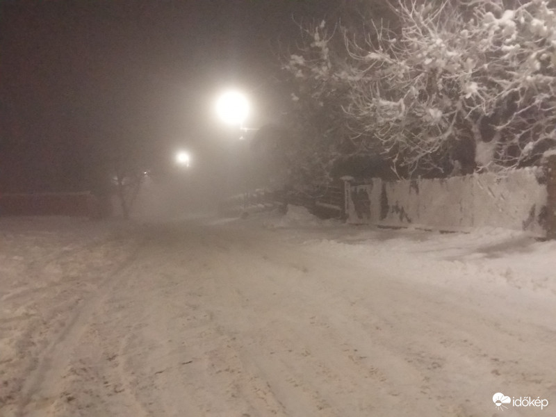 Ipari hó Olaszfaluban és Zircen /10-20cm