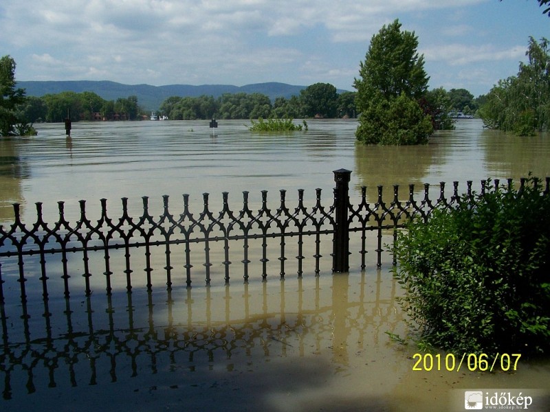 Vác.... pihen a komp.....