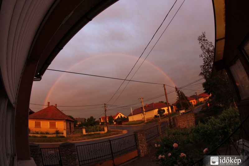 Szivárvány kora este