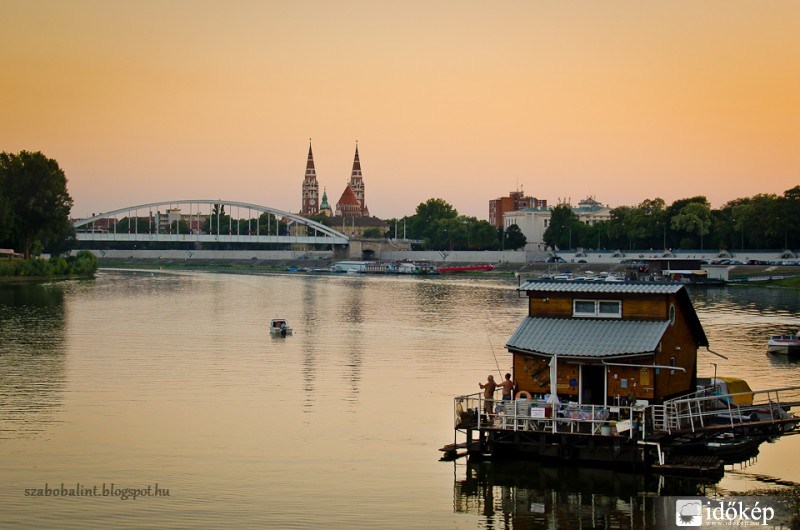 Alkony a Tisza felett Szegednél