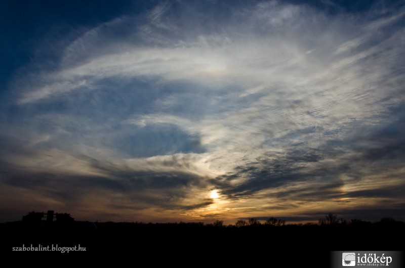 Jobb oldali melléknap és felső érintő.