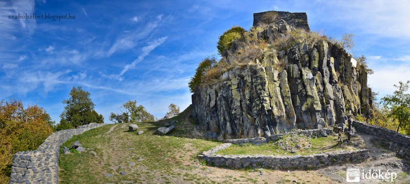 Salgó vára Salgótarjántól északra, 625 méter tengerszint feletti magasságban.