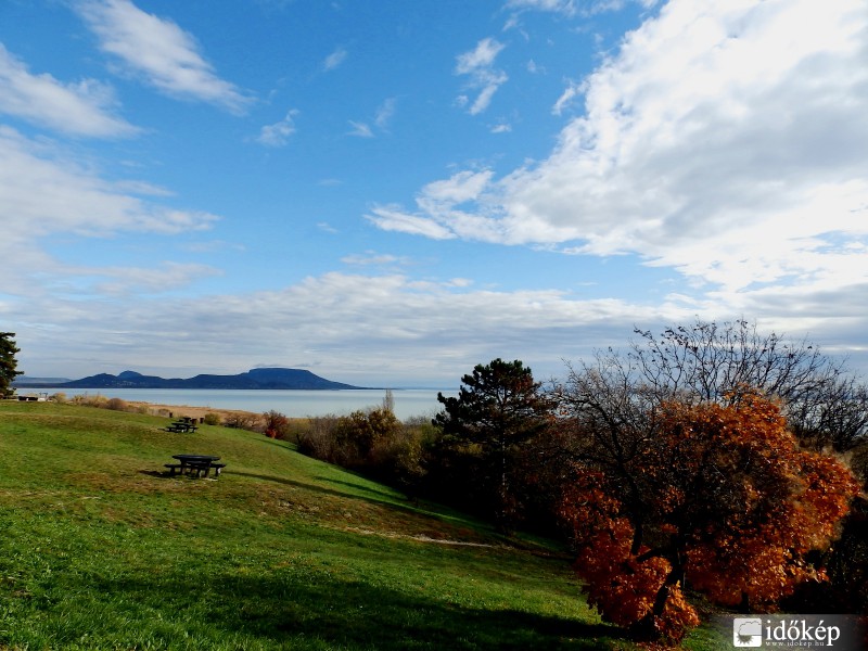 ma délelőtt a Balatonnál