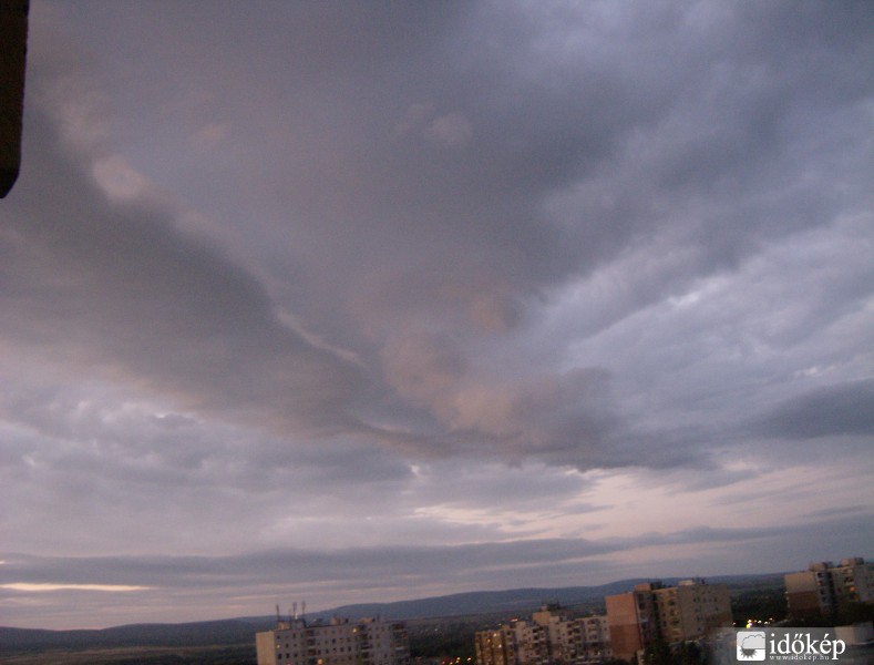 naplementés szép felhők