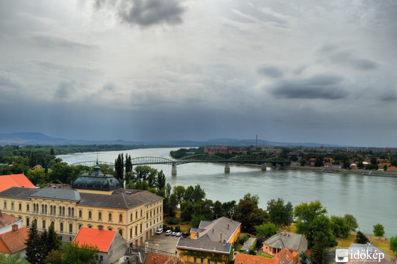 Eső érkezik