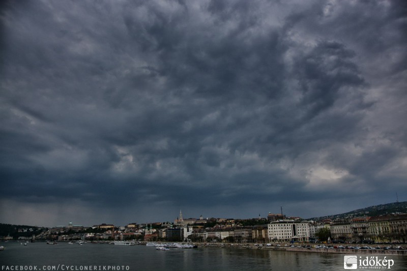 És megjő a front...