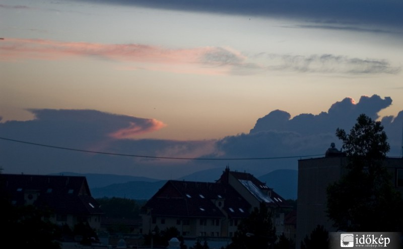 üllő a naplemente után