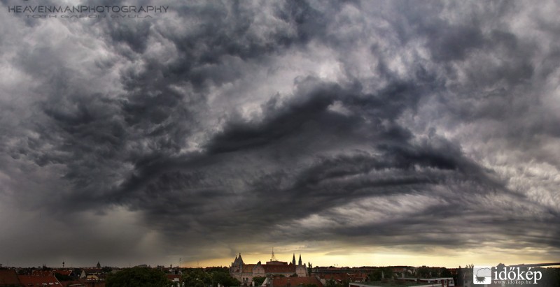 Délelőtti zápor felhői