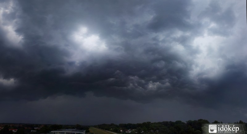 Úgy ment mintha jönne