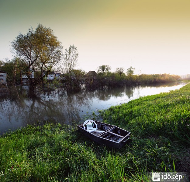 Tisza áradás Tápénál