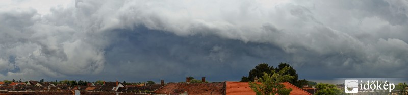 Keleti ég pár perccel ezelőtt.