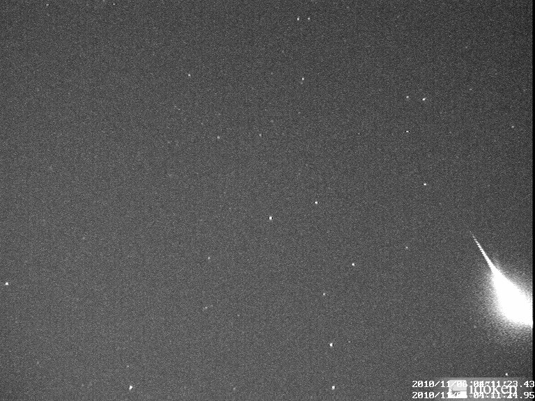 -3-as Taurida meteor a hajnali égen (2010-11-06)