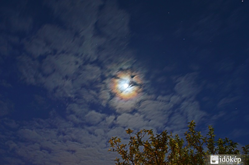 Kövesdi holdkoszorú