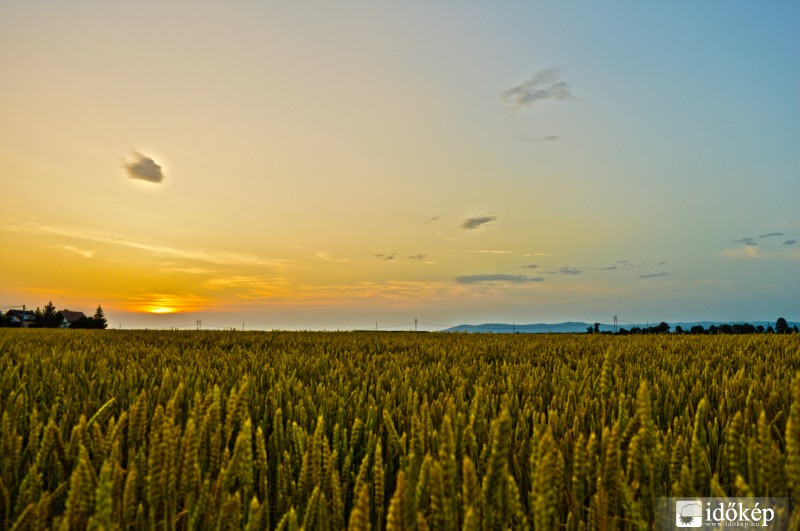 Sárga- kék naplemente