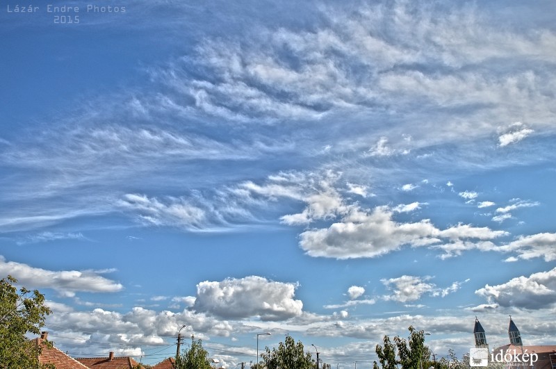 Cirrusos- gomolyos égbolt
