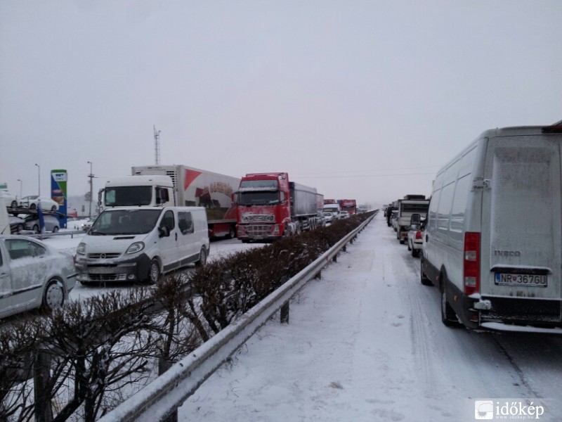 Győr után, Ács, Bábolnai lehajtó