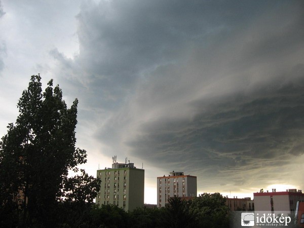 Pécs a vihar előtt