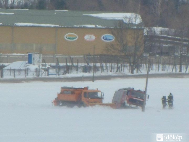 Csarnóta,bekötő út