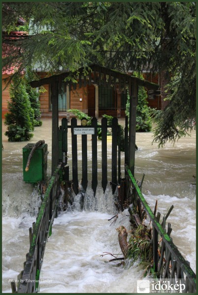 Gumicsizma kötelező... (Hámor, Miskolc)