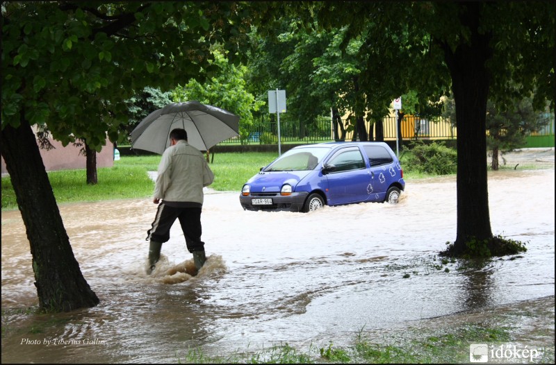 A víz az úr ... (MIskolc, Köztársaság útja)
