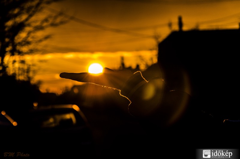 Tenyérnyi Naplemente...