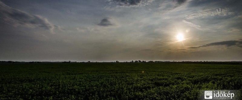 Kora őszi naplemente