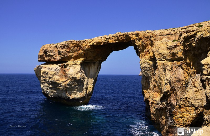 Tengerre néző ablakocska..