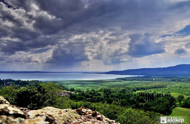 Délutáni fényjáték a Szigligeti várból
