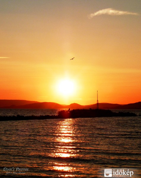 Kora őszi naplemente a Balatonon