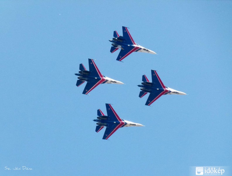 Orosz SZU-27-esek a levegőben