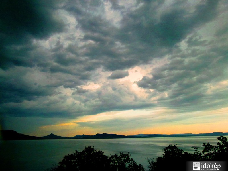 A vihar előtt közvetlenül