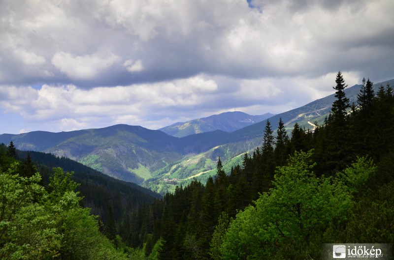 Borúban a hegycsúcsok..