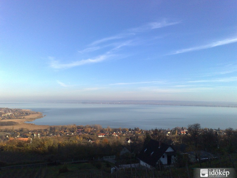 Őszi Balaton a badacsonyi- hegyről