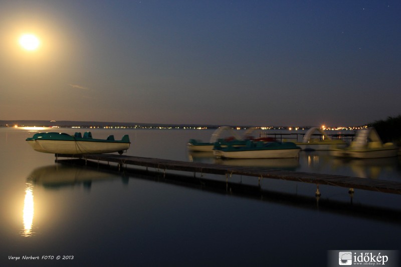 Nyugovóra térő vízi bringák 