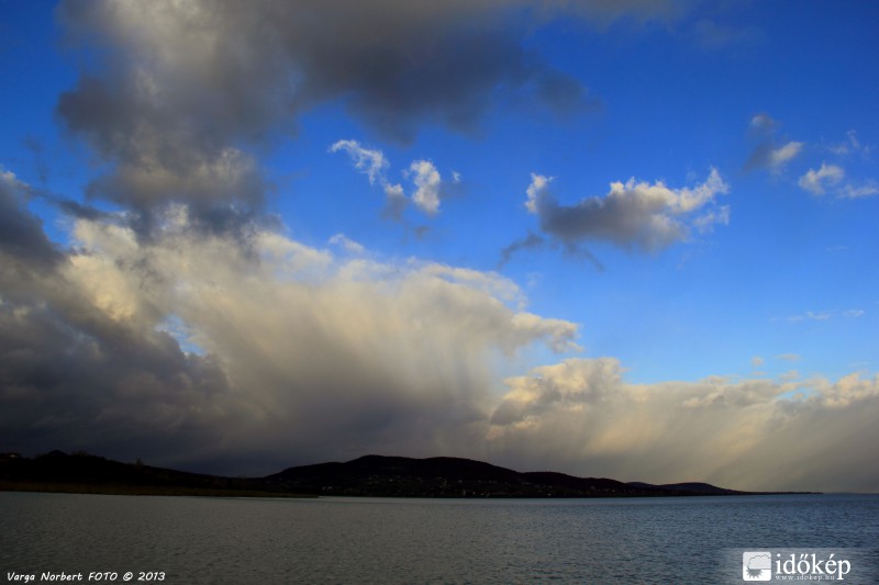 A Balatont sem kíméli...