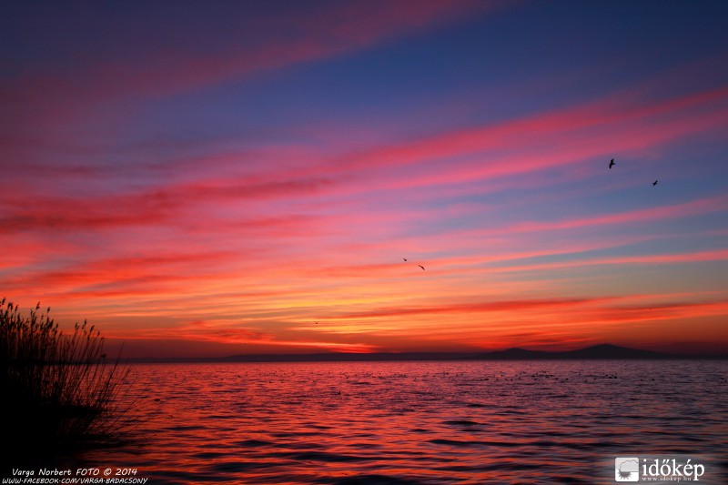 Hajnali színrobbanás Szigligetről (02.10.)