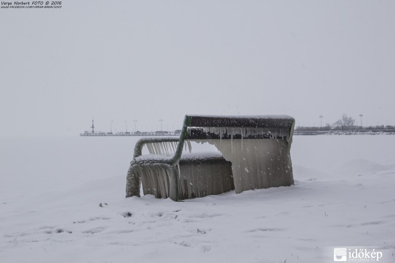 Magányosan a végtelenbe (ma délutáni kép)