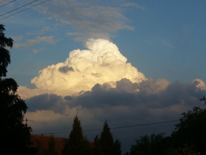 Lokális zivatarfelhő dél felé