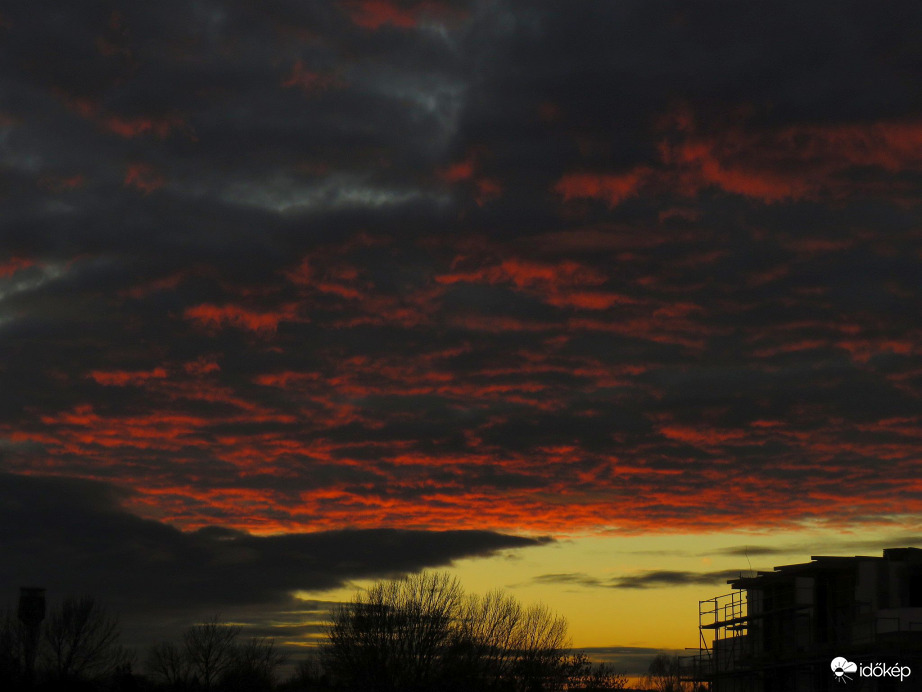 Sötétedő égbolt