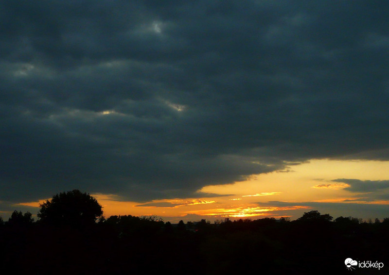 Gyülekeznek a felhők