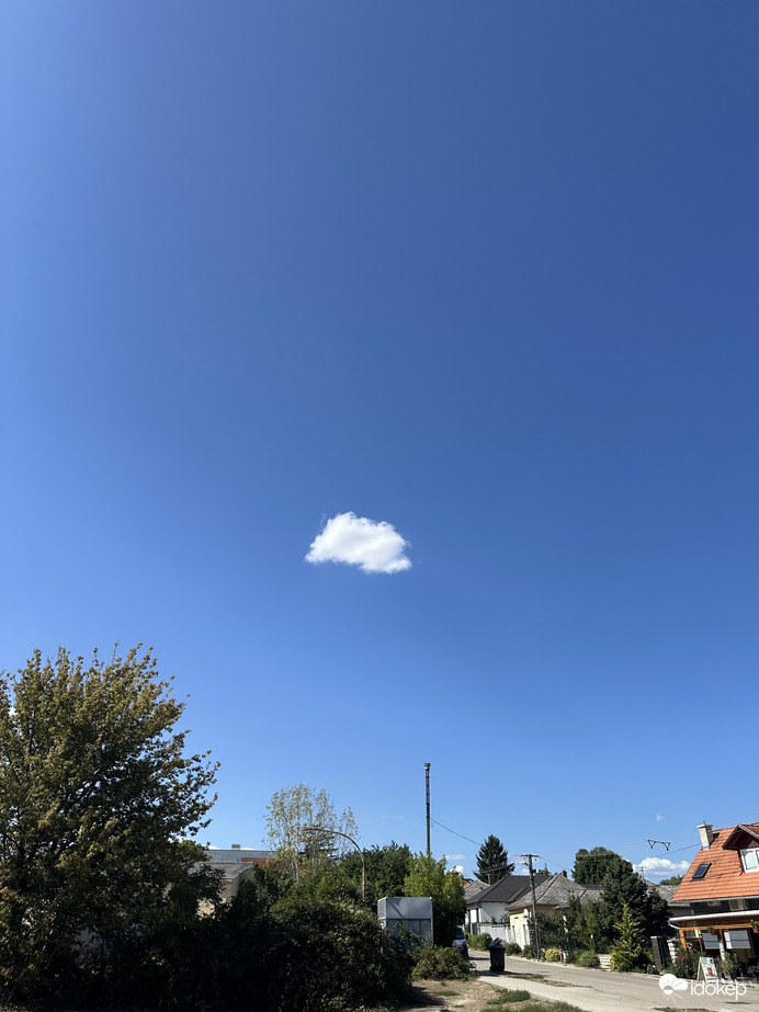 Csak egy felhő van az égen