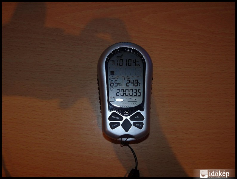 Kaptam egy Hordozható MAGASSÁGMÉRŐ ÉS BAROMÉTER-t jó kis gépnek tünik:) 