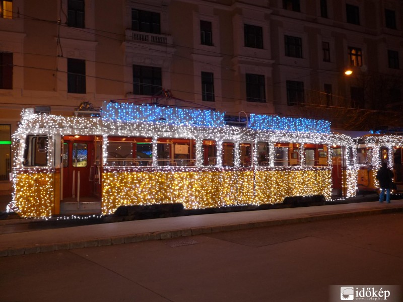 2-es villamos a Jászai Mari térnél:)