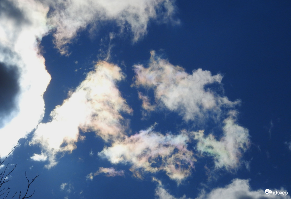 Irizáló felhők (1)