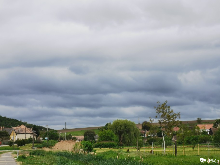 Kistormás