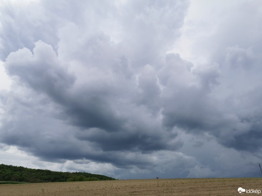 Kistormás