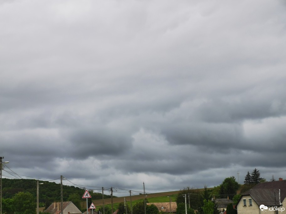 Kistormás