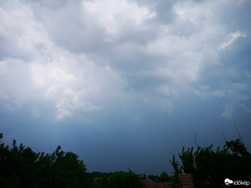 Kistormás