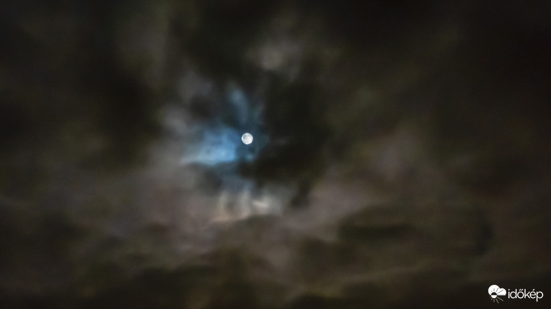Felhők között