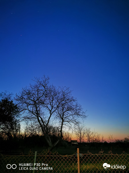 Az éjszaka váltja a nappalt.... 